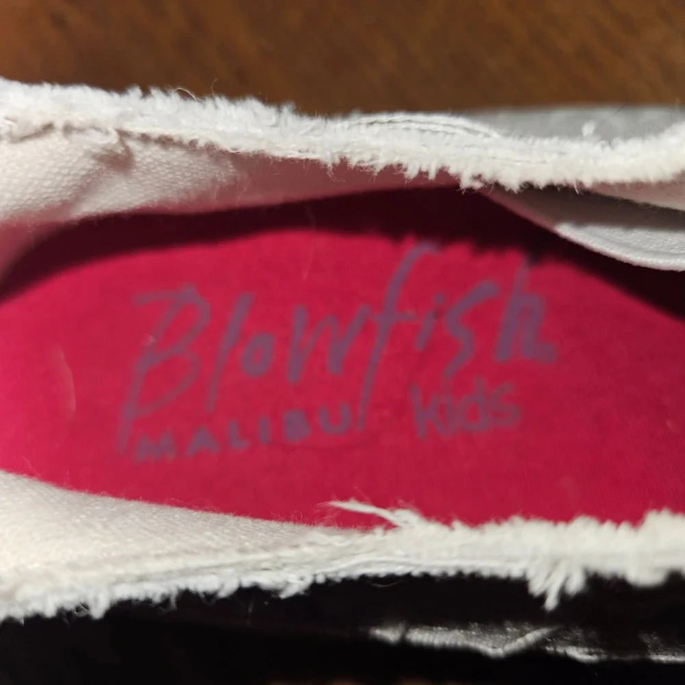 Blowfish Malibu Kids Play Star Print Grey Canvas Slip On Distressed Sneakers BK4